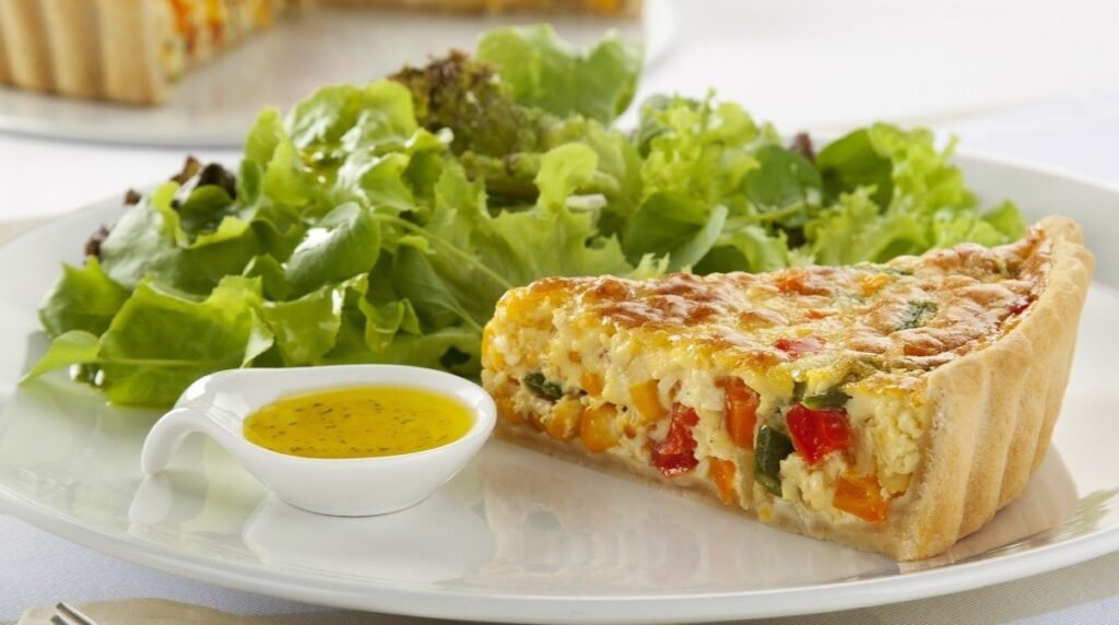 Quiche de Legumes Low Carb Que Ninguém Acredita Que É Fit