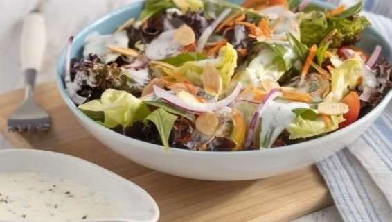 Salada Tropical com Molho de Iogurte e Kefir 4.9 (85)