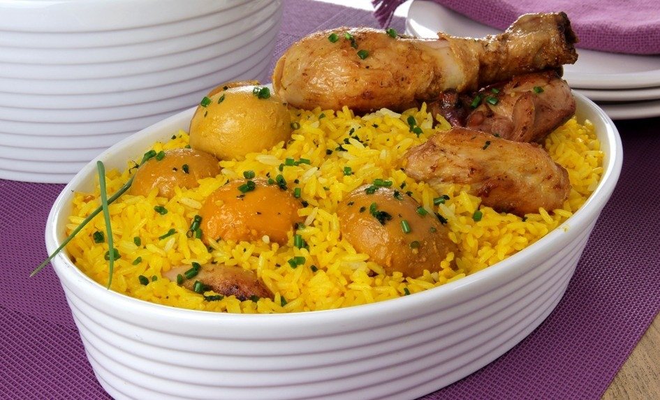 Arroz com pequi e frango prato tradicional goiano