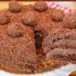 bolo-de-chocolate-com-recheio-de-brigadeiro