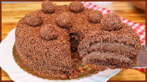 bolo-de-chocolate-com-recheio-de-brigadeiro