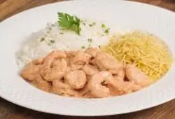 estrogonofe-de-camarao-com-queijo