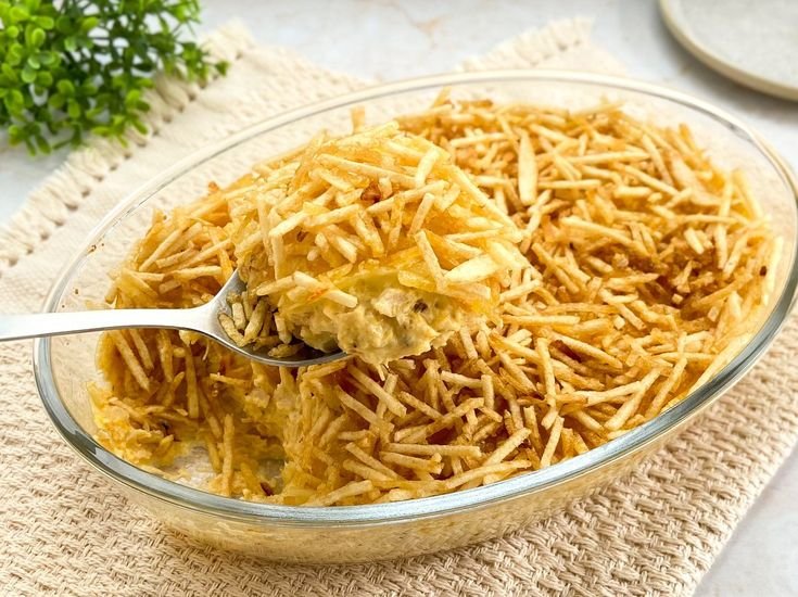 Fricassê de Frango Cremoso com Requeijão e Batata Palha