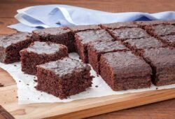 receita-de-bolo-de-chocolate-fofinho-de-liquidificador-com-agua-quente