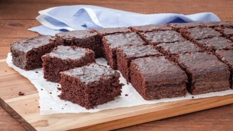 receita-de-bolo-de-chocolate-fofinho-de-liquidificador-com-agua-quente