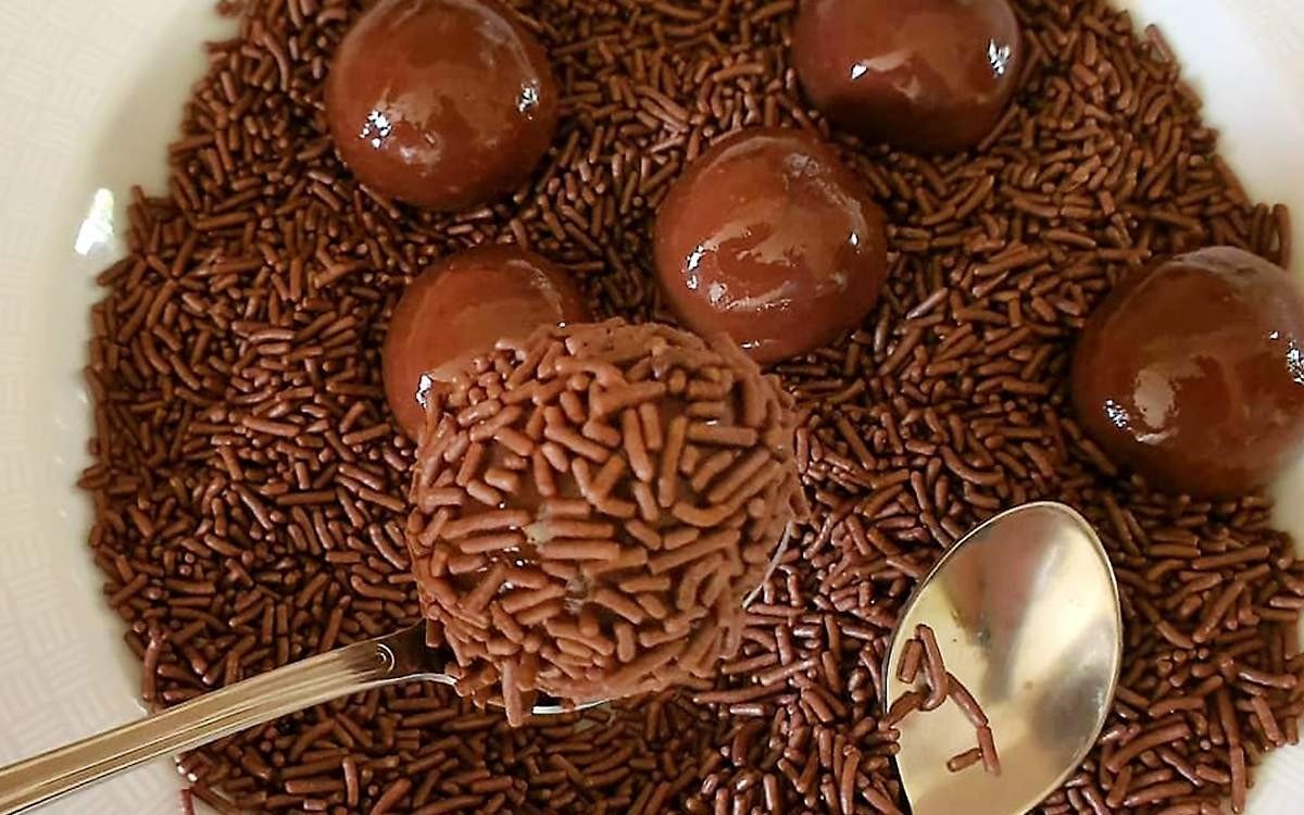 Brigadeiro para enrolar fácil e cremoso