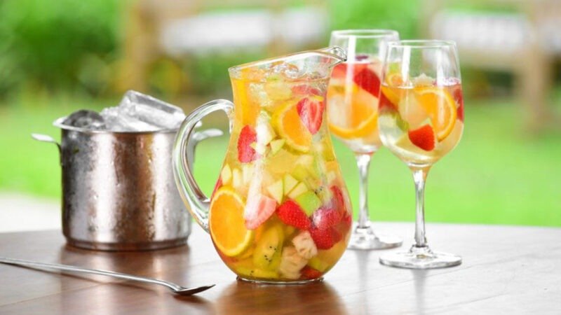 O segredo do Clericot Perfeito: O truque do ‘Gelo de Fruta’ que não deixa a bebida aguada 4.8 (74)