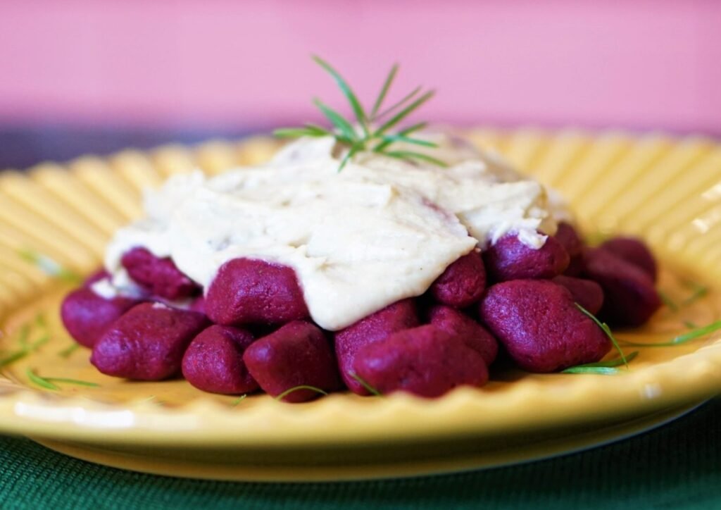 Nhoque de Beterraba com Molho de Gorgonzola