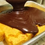 Bolo de Chocolate com Tablete Derretendo O Mais Molhadinho