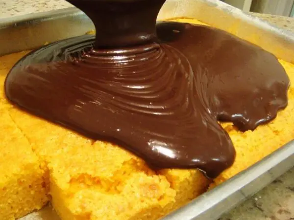 Bolo de Chocolate com Tablete Derretendo O Mais Molhadinho 4.9 (68)