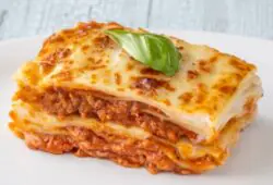 Lasanha de Carne Moída para o Dia das Mães Simples e Cremosa
